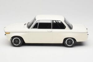 BMW 2002 Бял Plain Body Version Minichamps 1:18 155702600 Метал — снимка 3 от 6