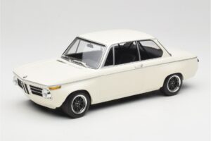 BMW 2002 Бял Plain Body Version Minichamps 1:18 155702600 Метал
