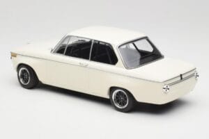 BMW 2002 Бял Plain Body Version Minichamps 1:18 155702600 Метал — снимка 5 от 6