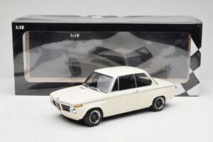 BMW 2002 Бял Plain Body Version Minichamps 1:18 155702600 Метал — снимка 6 от 6