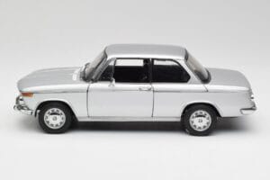 BMW 2002tii Сребрист AUTOart 1:18 80430151479 Метал — снимка 4 от 8