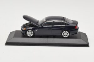 BMW 3 Series E90 Dark Blue Metallic Minichamps 1:43 80420392151-R Метал — снимка 2 от 5