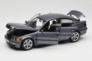 BMW 318i E46 Grey Metallic Дилърско Издание UT Models 1:18 80430028459 Метал — снимка 2 от 8