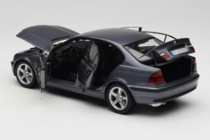 BMW 318i E46 Grey Metallic Дилърско Издание UT Models 1:18 80430028459 Метал — снимка 5 от 8