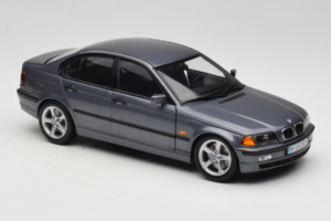 BMW 318i E46 Grey Metallic Дилърско Издание UT Models 1:18 80430028459 Метал — снимка 6 от 8