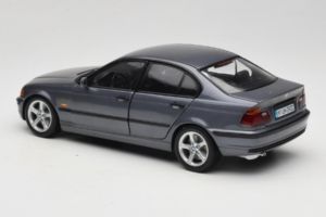 BMW 318i E46 Grey Metallic Дилърско Издание UT Models 1:18 80430028459 Метал — снимка 7 от 8