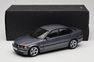 BMW 318i E46 Grey Metallic Дилърско Издание UT Models 1:18 80430028459 Метал — снимка 8 от 8