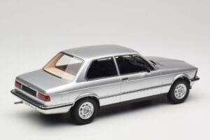 BMW 320 E21 Сребрист Minichamps 1:18 107024200 Смола — снимка 2 от 6