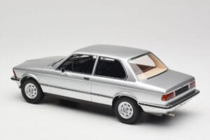 BMW 320 E21 Сребрист Minichamps 1:18 107024200 Смола — снимка 5 от 6