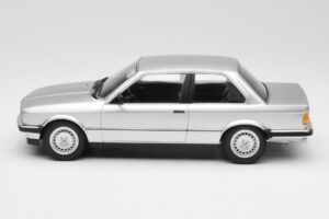 BMW 323i E21 Сребрист Minichamps 1:18 155026001 Метал — снимка 3 от 6