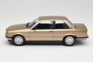 BMW 323i E30 Brown Metallic Minichamps 1:18 155026004 Метал — снимка 3 от 6