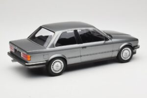 BMW 323i E30 Grey Metallic Minichamps 1:18 155026006 Метал — снимка 2 от 6