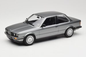 BMW 323i E30 Grey Metallic Minichamps 1:18 155026006 Метал