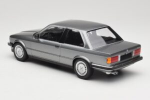 BMW 323i E30 Grey Metallic Minichamps 1:18 155026006 Метал — снимка 5 от 6