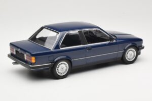 BMW 323i E30 Saturn Blue Minichamps 1:18 155026009 Метал — снимка 2 от 6