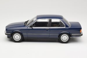 BMW 323i E30 Saturn Blue Minichamps 1:18 155026009 Метал — снимка 3 от 6