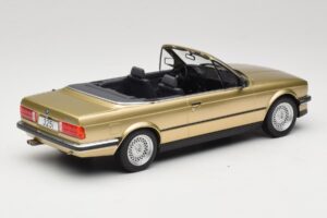 BMW 325i E30 Кабриолет Бежов MCG 1:18 MCG18544 Метал — снимка 2 от 6