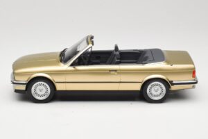 BMW 325i E30 Кабриолет Бежов MCG 1:18 MCG18544 Метал — снимка 3 от 6