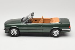 BMW 325i E30 Кабриолет Зелен MCG 1:18 MCG18545 Метал — снимка 3 от 6