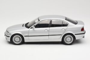 BMW 330i E46 Сребрист UT 1:18 80430302328 Метал — снимка 4 от 8