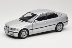 BMW 330i E46 Сребрист UT 1:18 80430302328 Метал