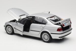 BMW 330i E46 Сребрист UT 1:18 80430302328 Метал — снимка 5 от 8