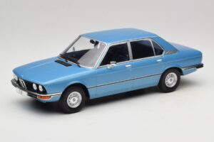 BMW 5 Series E12 Син MCG 1:18 MCG18541 Метал