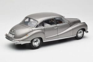 BMW 502 2.6 Luxus Silver Beige Metallic AUTOart 1:18 70591 Метал — снимка 3 от 8