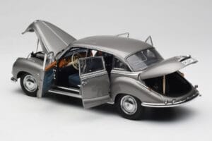 BMW 502 2.6 Luxus Silver Beige Metallic AUTOart 1:18 70591 Метал — снимка 5 от 8