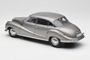 BMW 502 2.6 Luxus Silver Beige Metallic AUTOart 1:18 70591 Метал — снимка 7 от 8