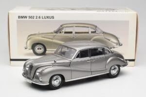 BMW 502 2.6 Luxus Silver Beige Metallic AUTOart 1:18 70591 Метал — снимка 8 от 8