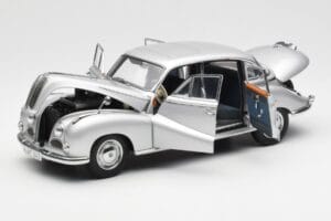 BMW 502 2.6 Luxus Super Сребрист AUTOart 1:18 70593 Метал — снимка 2 от 8