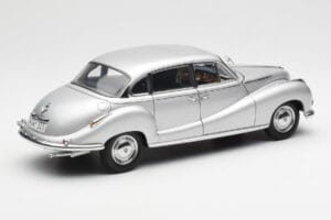 BMW 502 2.6 Luxus Super Сребрист AUTOart 1:18 70593 Метал — снимка 3 от 8