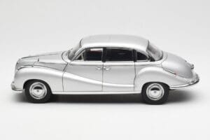BMW 502 2.6 Luxus Super Сребрист AUTOart 1:18 70593 Метал — снимка 4 от 8