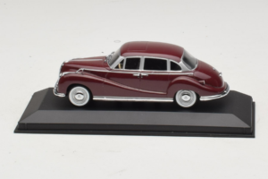BMW 502 V8 Тъмночервен Minichamps 1:43 430022402 Метал