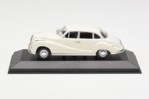 BMW 502 V8 Бял Minichamps 1:43 430022400 Метал