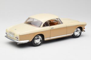 BMW 503 Бежов Revell 1:18 8832 Метал — снимка 3 от 8