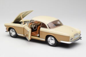 BMW 503 Бежов Revell 1:18 8832 Метал — снимка 5 от 8