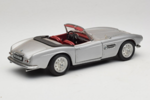 BMW 507 Кабриолет Сребрен Revell 1:18 8829 Метал — снимка 3 от 8