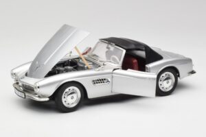 BMW 507 Сребрист Revell 1:18 9034 Метал — снимка 2 от 8