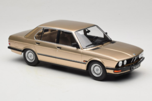 BMW 520i E28 Gold Metallic IXO 1:18 18CMC184 Метал — снимка 4 от 6