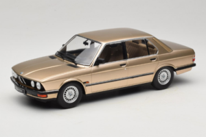 BMW 520i E28 Gold Metallic IXO 1:18 18CMC184 Метал