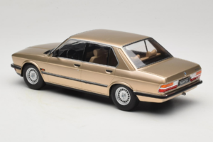 BMW 520i E28 Gold Metallic IXO 1:18 18CMC184 Метал — снимка 5 от 6