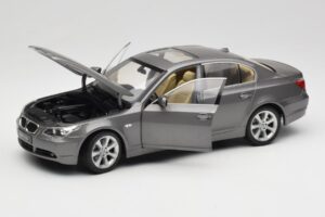 BMW 530i E60 Grey Metallic Revell 1:18 08841 Метал — снимка 2 от 8