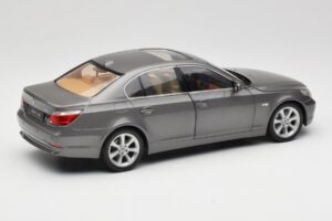 BMW 530i E60 Grey Metallic Revell 1:18 08841 Метал — снимка 3 от 8