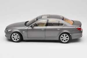 BMW 530i E60 Grey Metallic Revell 1:18 08841 Метал — снимка 4 от 8