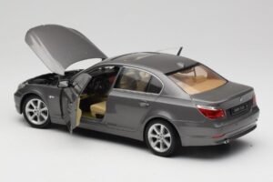 BMW 530i E60 Grey Metallic Revell 1:18 08841 Метал — снимка 5 от 8
