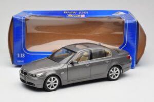 BMW 530i E60 Grey Metallic Revell 1:18 08841 Метал — снимка 8 от 8