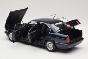 BMW 535i E34 Blue Metallic Minichamps 1:18 100024004 Метал — снимка 5 от 8