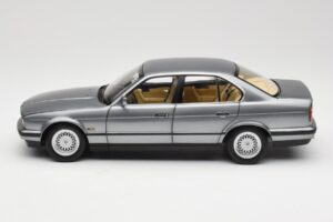 BMW 535i E34 Сив Metallic Minichamps 1:18 100024008 Метал — снимка 4 от 8